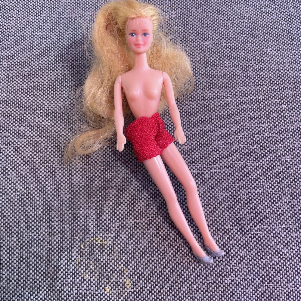 Vintage 1981 Barbie Tiny 1 inch x 4.5 inch Posable Mini Clone
